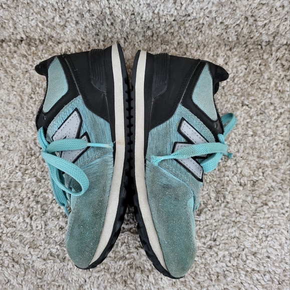 New Balance shoes - Picture 2 of 6